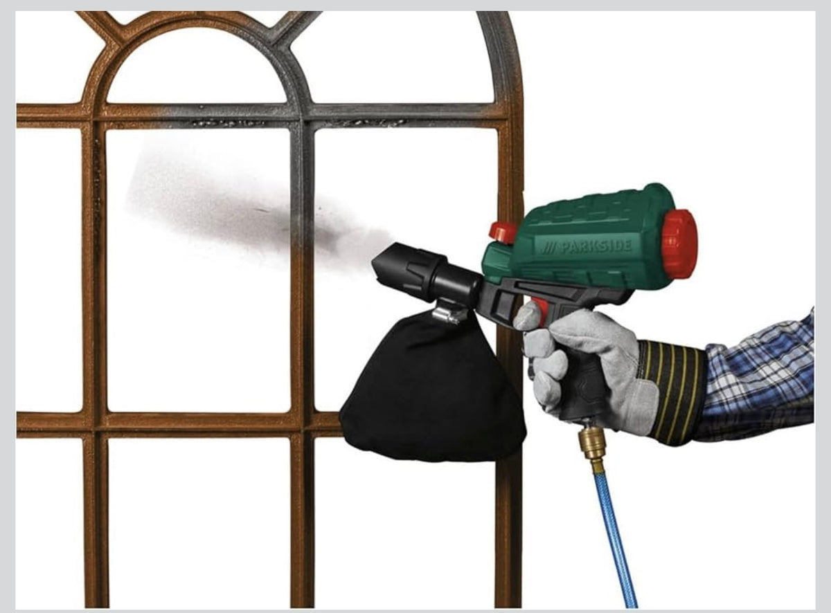 Brand: Kompernass Parkside
Pneumatic sandblasting gun for removing paint, varnish, rust and stubborn dirt. Large filler neck suitable for all common sand with a grain size of (40-60 grit)