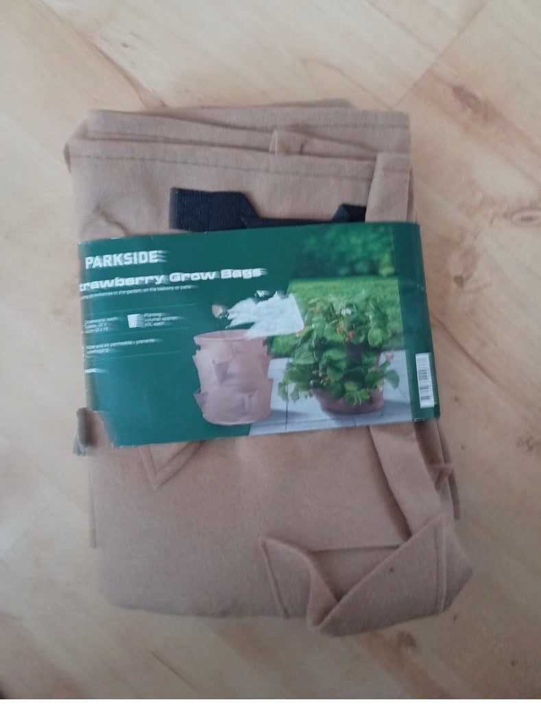 Parkside 2 Pack Strawberry Grow Bags planting Volume 40L Size 35x42cm