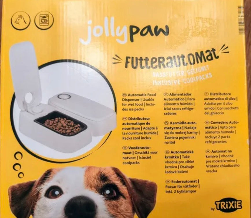 Automatic pet food dispenser for dogs and cats