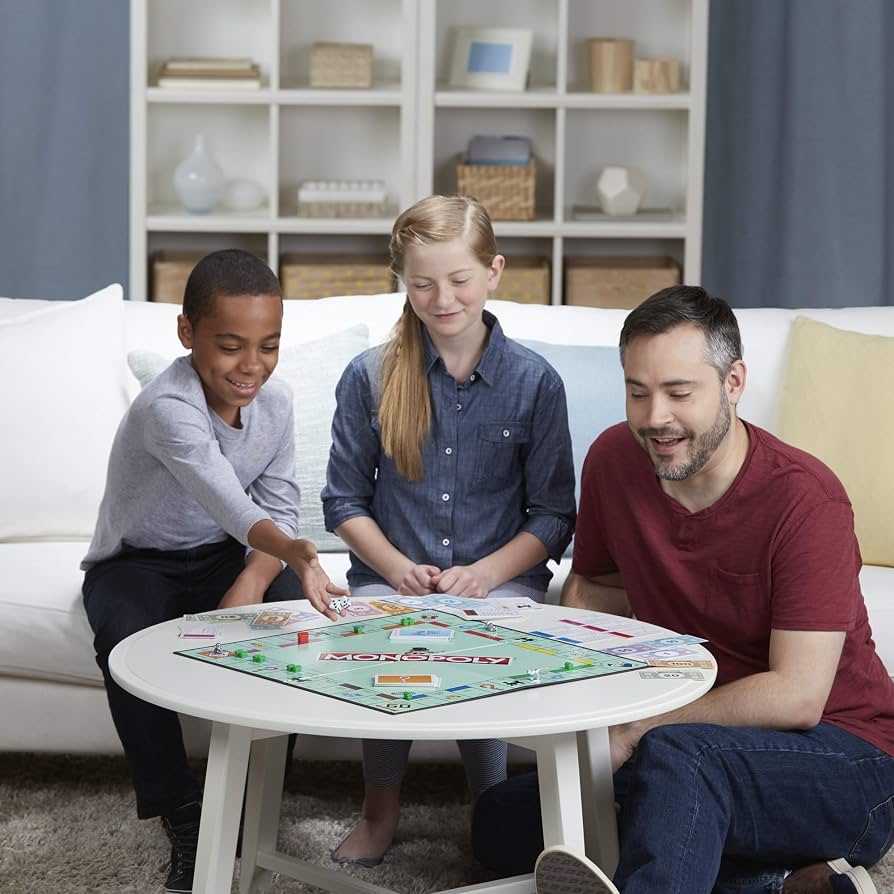 Hasbro Monopoly, C1009302, Classic Family Classic Board Game for 2 to 6 Players, for Children 8 Years and Up