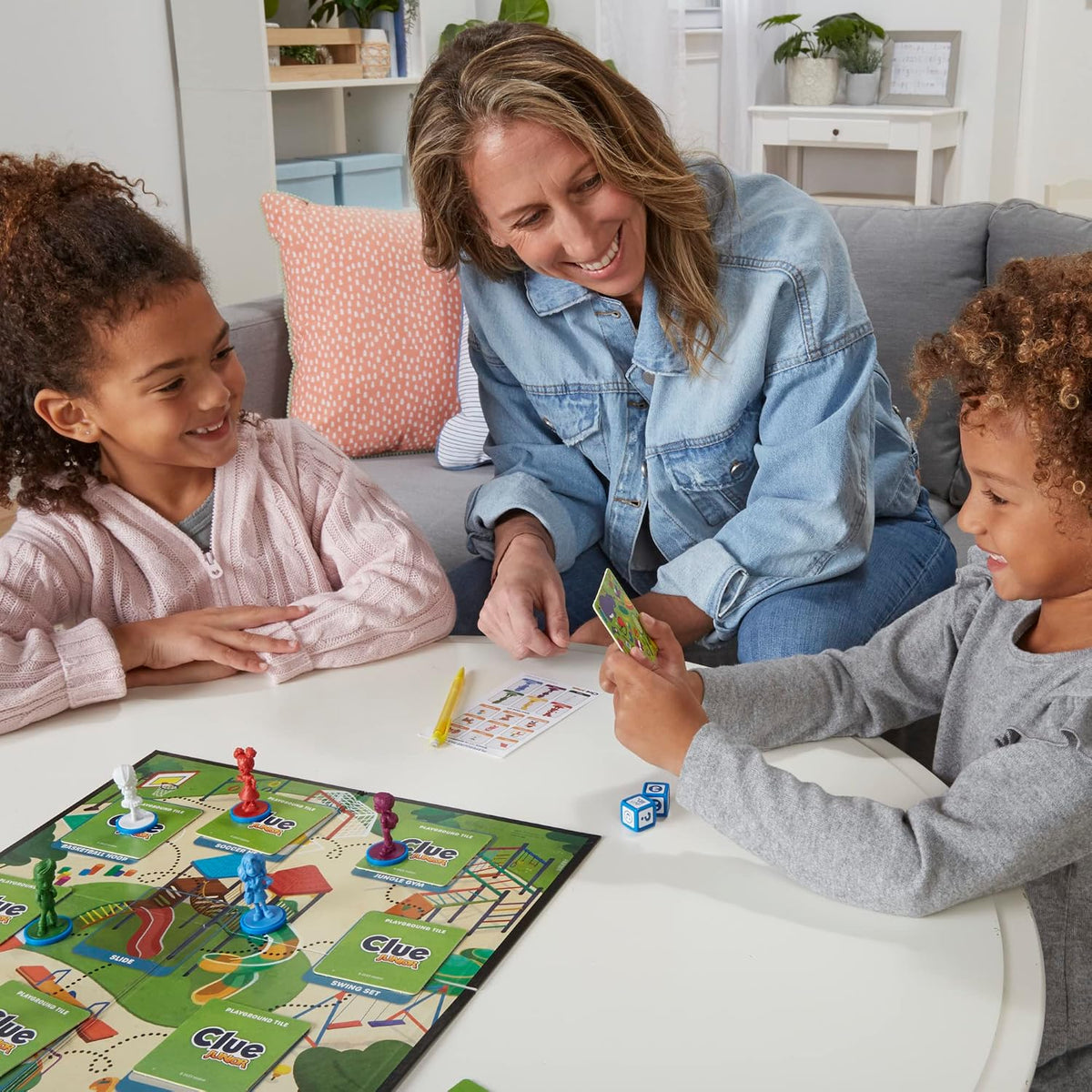 Hasbro Gaming Cluedo Junior Game, 2-Sided Game Board, 2 Games in 1, Detective Cluedo Game for Young Children, Board Games for Kids, Junior Games (Dutch Version)