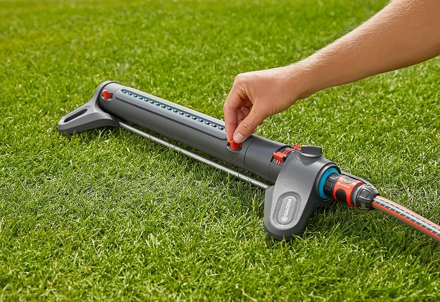 Gardena AquaZoom L rectangular sprinkler: Sprinkler for watering areas of 28–350 m², range 7–21 m, spread 4–17 m, built-in metal filter (18714-20)