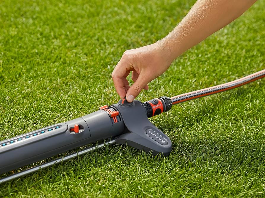 Gardena AquaZoom L rectangular sprinkler: Sprinkler for watering areas of 28–350 m², range 7–21 m, spread 4–17 m, built-in metal filter (18714-20)